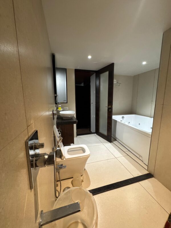 Royal Jacuzzi Suite 2 Royal Jacuzzi suit (2)