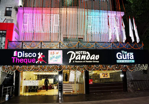 Luxury room at The Pandav Hotel – best hotels in Pachmarhi