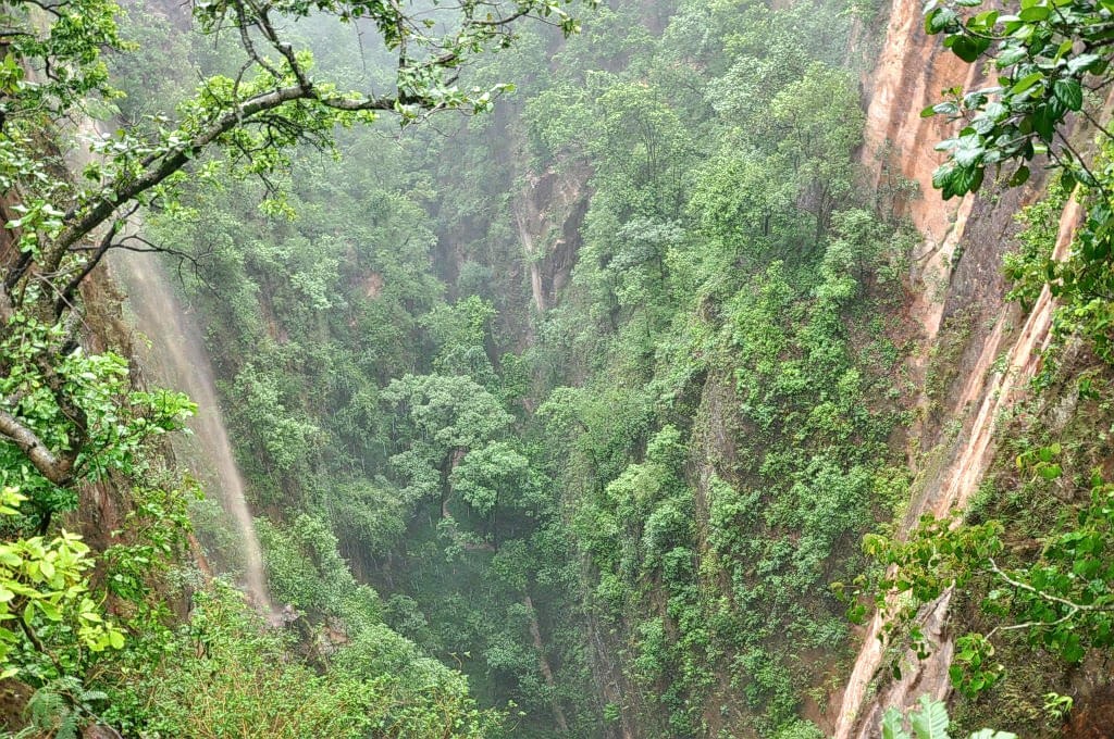 Handi Khoh Pachmarhi winter morning